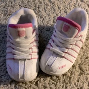Classic K-Swiss Reverseable Tongue in pink and white